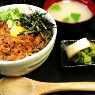 Grounded chicken on rice bowl w/soup